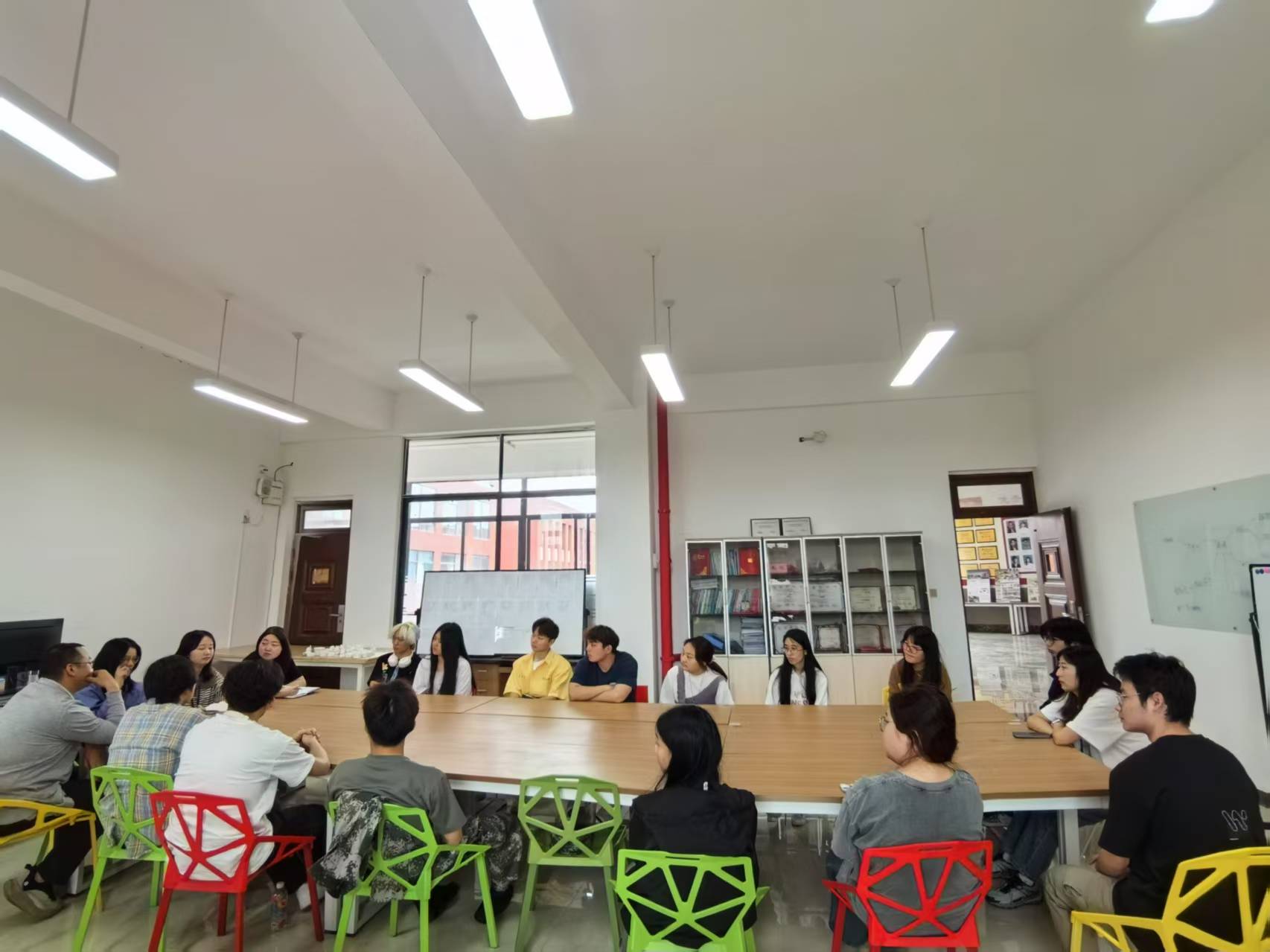 川科完美|完美世界艺术学院在2215A召开第10周党政联席会议(图3)